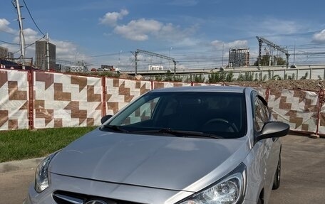 Hyundai Solaris II рестайлинг, 2013 год, 809 990 рублей, 1 фотография