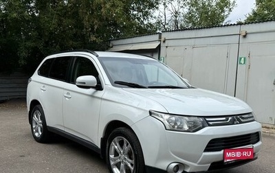 Mitsubishi Outlander III рестайлинг 3, 2013 год, 1 000 000 рублей, 1 фотография