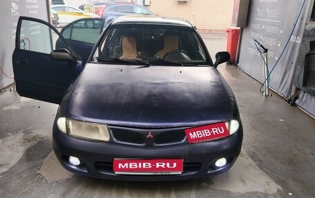Mitsubishi Carisma I, 1997 год, 140 000 рублей, 1 фотография