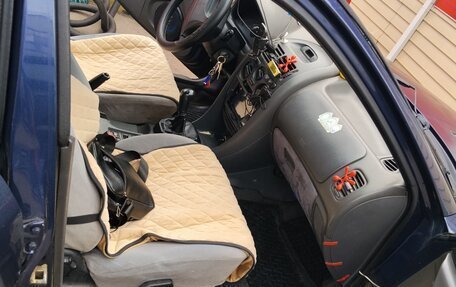Mitsubishi Carisma I, 1997 год, 140 000 рублей, 5 фотография