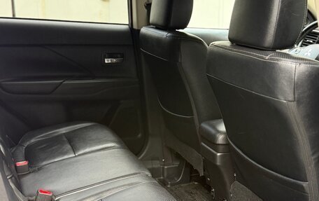 Mitsubishi Outlander III рестайлинг 3, 2013 год, 1 000 000 рублей, 10 фотография