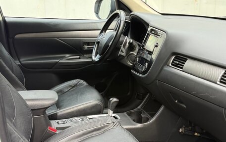 Mitsubishi Outlander III рестайлинг 3, 2013 год, 1 000 000 рублей, 9 фотография