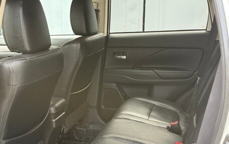 Mitsubishi Outlander III рестайлинг 3, 2013 год, 1 000 000 рублей, 12 фотография
