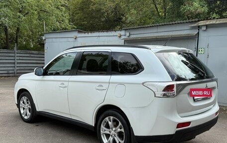Mitsubishi Outlander III рестайлинг 3, 2013 год, 1 000 000 рублей, 3 фотография