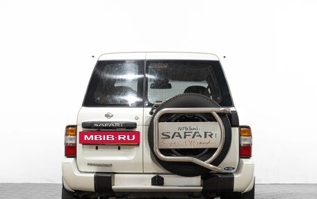 Nissan Safari IV, 2000 год, 1 249 000 рублей, 6 фотография