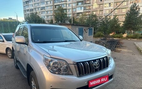 Toyota Land Cruiser Prado 150 рестайлинг 2, 2011 год, 3 000 000 рублей, 1 фотография