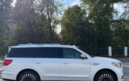 Lincoln Navigator, 2018 год, 7 300 000 рублей, 3 фотография