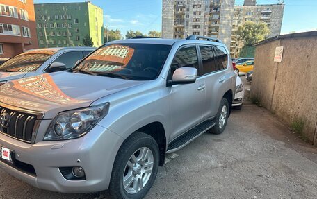 Toyota Land Cruiser Prado 150 рестайлинг 2, 2011 год, 3 000 000 рублей, 2 фотография