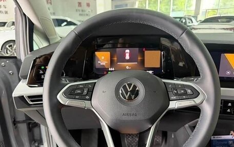 Volkswagen Golf VIII, 2023 год, 2 100 000 рублей, 10 фотография