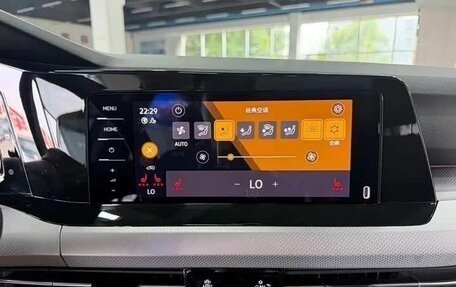 Volkswagen Golf VIII, 2023 год, 2 100 000 рублей, 13 фотография