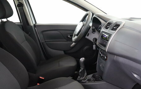Renault Logan II, 2017 год, 699 000 рублей, 10 фотография