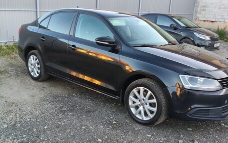 Volkswagen Jetta VI, 2013 год, 950 000 рублей, 3 фотография