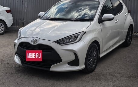Toyota Yaris, 2021 год, 1 110 000 рублей, 2 фотография