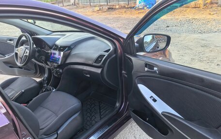 Hyundai Solaris II рестайлинг, 2011 год, 600 000 рублей, 10 фотография