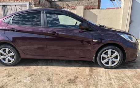 Hyundai Solaris II рестайлинг, 2011 год, 600 000 рублей, 4 фотография