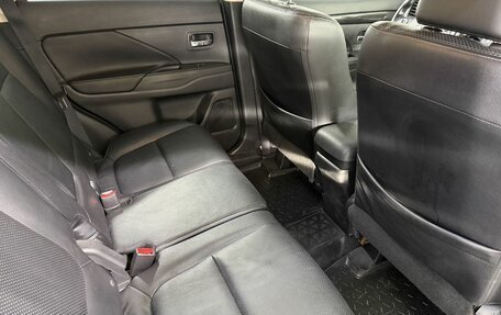 Mitsubishi Outlander III рестайлинг 3, 2016 год, 1 999 800 рублей, 4 фотография