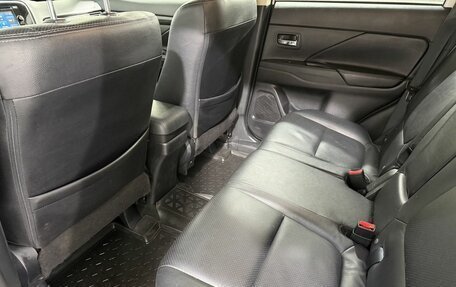Mitsubishi Outlander III рестайлинг 3, 2016 год, 1 999 800 рублей, 6 фотография
