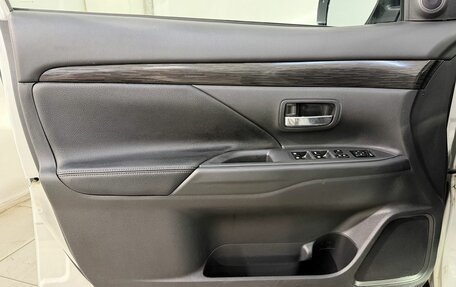 Mitsubishi Outlander III рестайлинг 3, 2016 год, 1 999 800 рублей, 7 фотография