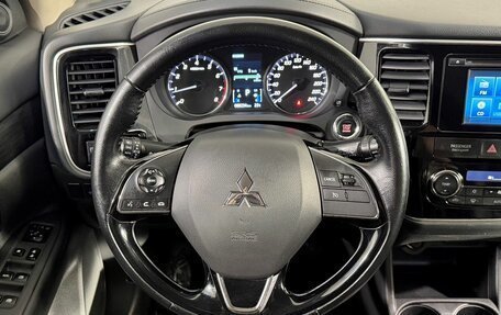 Mitsubishi Outlander III рестайлинг 3, 2016 год, 1 999 800 рублей, 10 фотография
