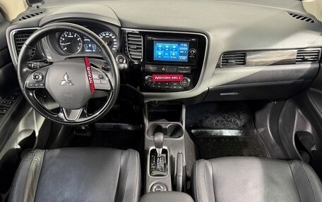 Mitsubishi Outlander III рестайлинг 3, 2016 год, 1 999 800 рублей, 9 фотография