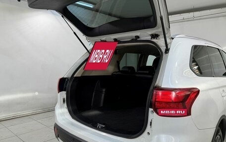 Mitsubishi Outlander III рестайлинг 3, 2016 год, 1 999 800 рублей, 12 фотография