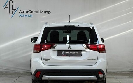 Mitsubishi Outlander III рестайлинг 3, 2016 год, 1 999 800 рублей, 14 фотография