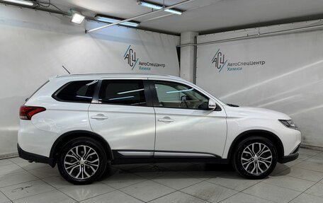 Mitsubishi Outlander III рестайлинг 3, 2016 год, 1 999 800 рублей, 17 фотография