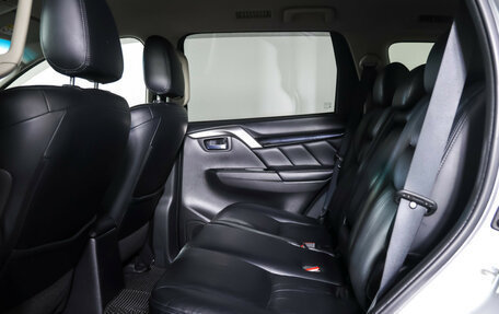 Mitsubishi Pajero Sport III рестайлинг, 2017 год, 3 090 000 рублей, 11 фотография