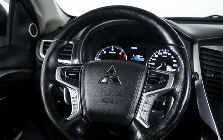 Mitsubishi Pajero Sport III рестайлинг, 2017 год, 3 090 000 рублей, 13 фотография