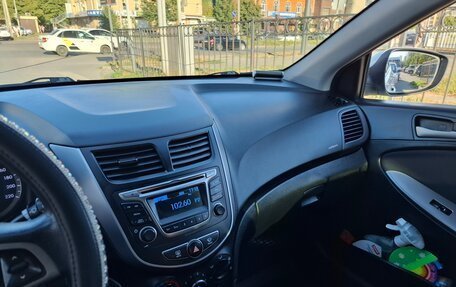 Hyundai Solaris II рестайлинг, 2016 год, 870 000 рублей, 5 фотография