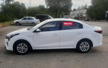 KIA Rio IV, 2021 год, 1 580 000 рублей, 2 фотография