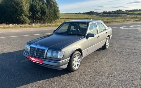 Mercedes-Benz W124, 1989 год, 780 000 рублей, 1 фотография