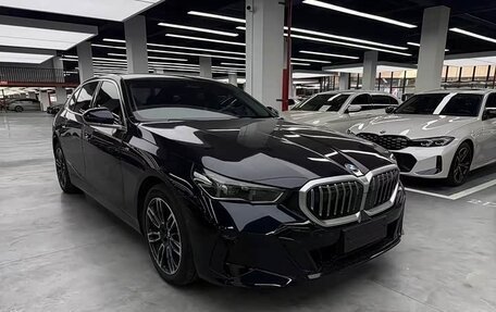BMW 5 серия, 2026 год, 5 076 868 рублей, 4 фотография