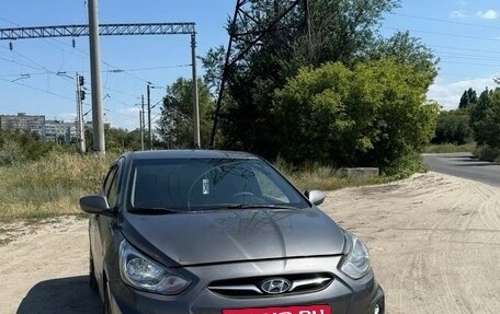 Hyundai Solaris II рестайлинг, 2013 год, 444 000 рублей, 3 фотография