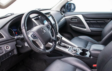 Mitsubishi Pajero Sport III рестайлинг, 2016 год, 3 045 000 рублей, 10 фотография