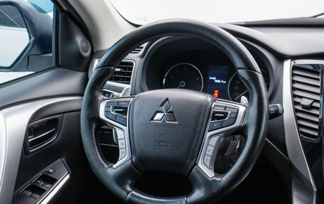 Mitsubishi Pajero Sport III рестайлинг, 2016 год, 3 045 000 рублей, 15 фотография