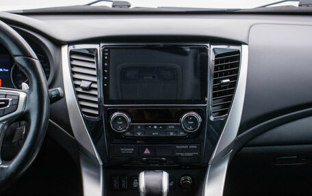 Mitsubishi Pajero Sport III рестайлинг, 2016 год, 3 045 000 рублей, 14 фотография