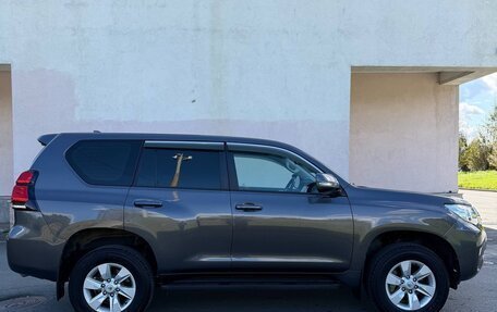 Toyota Land Cruiser Prado 150 рестайлинг 2, 2021 год, 4 760 000 рублей, 3 фотография