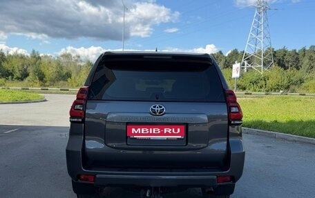Toyota Land Cruiser Prado 150 рестайлинг 2, 2021 год, 4 760 000 рублей, 5 фотография