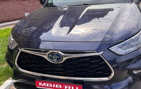 Toyota Highlander, 2021 год, 4 500 000 рублей, 1 фотография