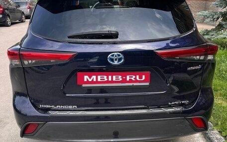 Toyota Highlander, 2021 год, 4 500 000 рублей, 2 фотография