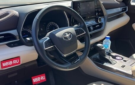 Toyota Highlander, 2021 год, 4 500 000 рублей, 10 фотография