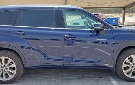Toyota Highlander, 2021 год, 4 500 000 рублей, 17 фотография