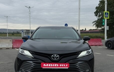 Toyota Camry, 2018 год, 2 450 000 рублей, 3 фотография