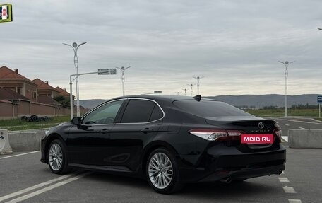 Toyota Camry, 2018 год, 2 450 000 рублей, 4 фотография