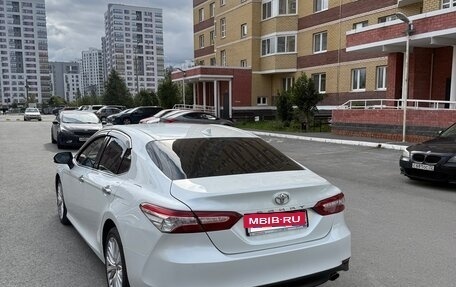 Toyota Camry, 2018 год, 2 695 000 рублей, 2 фотография