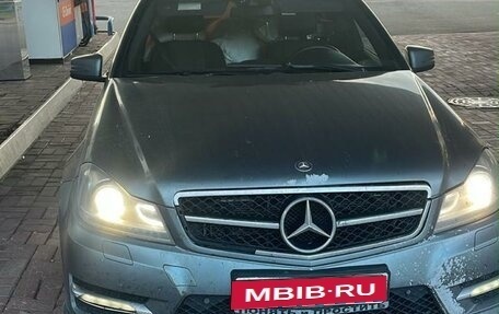 Mercedes-Benz C-Класс, 2011 год, 600 000 рублей, 1 фотография