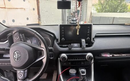 Toyota RAV4, 2020 год, 3 200 000 рублей, 6 фотография