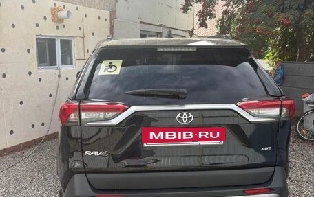 Toyota RAV4, 2020 год, 3 200 000 рублей, 4 фотография