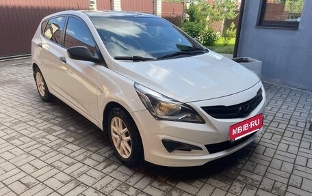Hyundai Solaris II рестайлинг, 2015 год, 695 000 рублей, 2 фотография